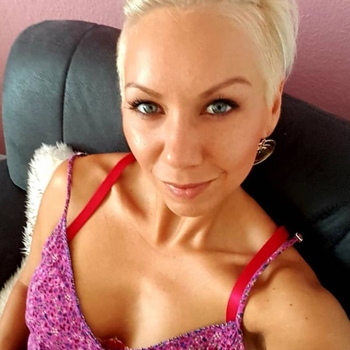 Reslie, vrouw (31 jaar) wilt contact in Zuid-Holland