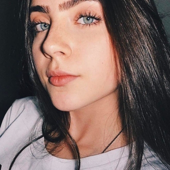 22 jarige vrouw zoekt seksueel contact in Flevoland