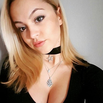 Sexyblond, vrouw (20 jaar) wilt contact in Waals-Brabant