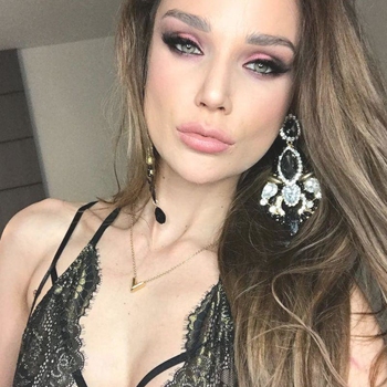 21 jarige vrouw zoekt seksueel contact in Zuid-Holland