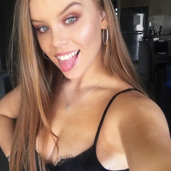 22 jarige vrouw zoekt seksueel contact in Utrecht