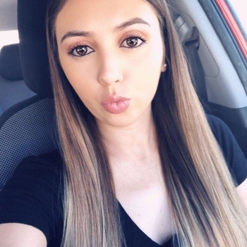 22 jarige vrouw zoekt seksueel contact in Limburg