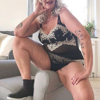 mooielingerie, vrouw (62 jaar) wilt contact in Zuid-Holland