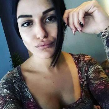 Arta, vrouw (21 jaar) wilt contact in Limburg