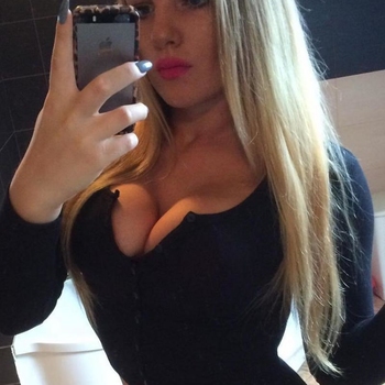 Boobdream, vrouw (24 jaar) wilt contact in Noord-Holland