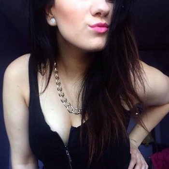 25 jarige vrouw zoekt seksueel contact in Noord-Holland