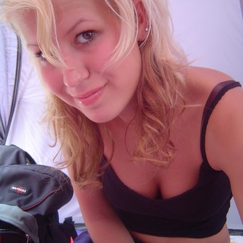 blondy, vrouw (28 jaar) wilt contact in Noord-Brabant