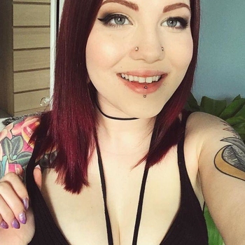 Zin in een date met deze 26 jarige vrouw? Benader Sexy_Tats vandaag nog in de chat!