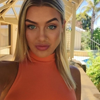 23 jarige vrouw zoekt seksueel contact in Overijssel