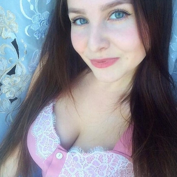 24 jarige vrouw zoekt seksueel contact in Limburg