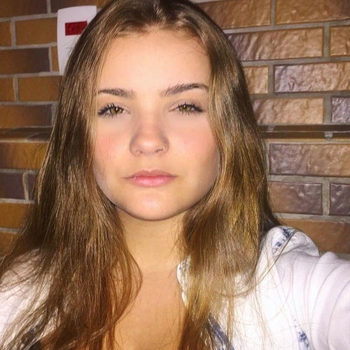 stoutenslim, vrouw (22 jaar) wilt contact in Friesland