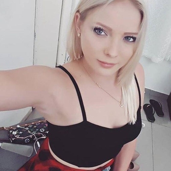 24 jarige vrouw zoekt sex in Halle, Vlaams-brabant