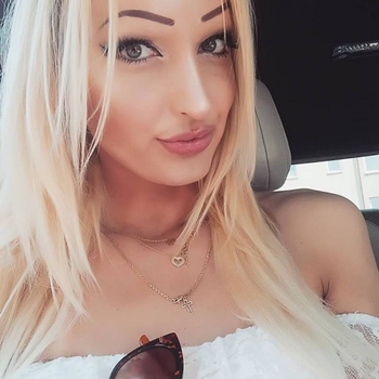 Zin in een date met deze 29 jarige vrouw? Benader Modelxxx vandaag nog in de chat!