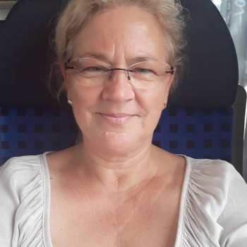 Zin in een date met deze 65 jarige vrouw? Benader Kiekeloe vandaag nog in de chat!