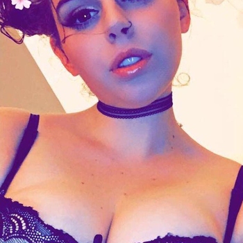 22 jarige vrouw zoekt seksueel contact in Zuid-Holland